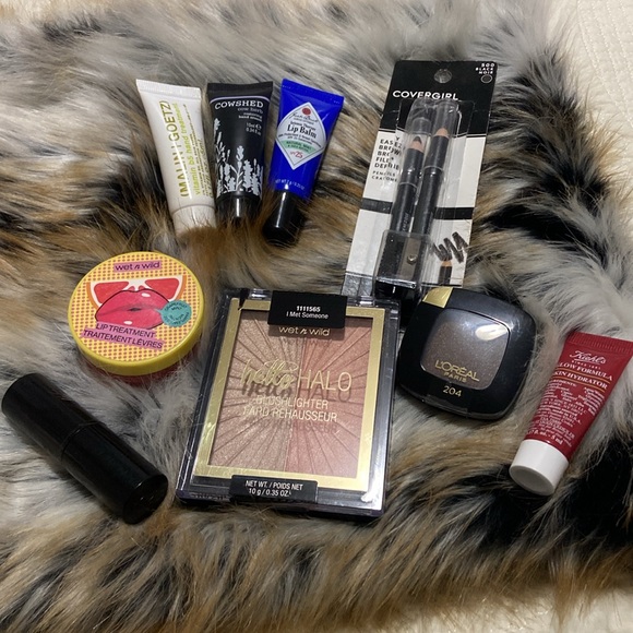 Mix of make up and beauty products - Picture 2 of 3